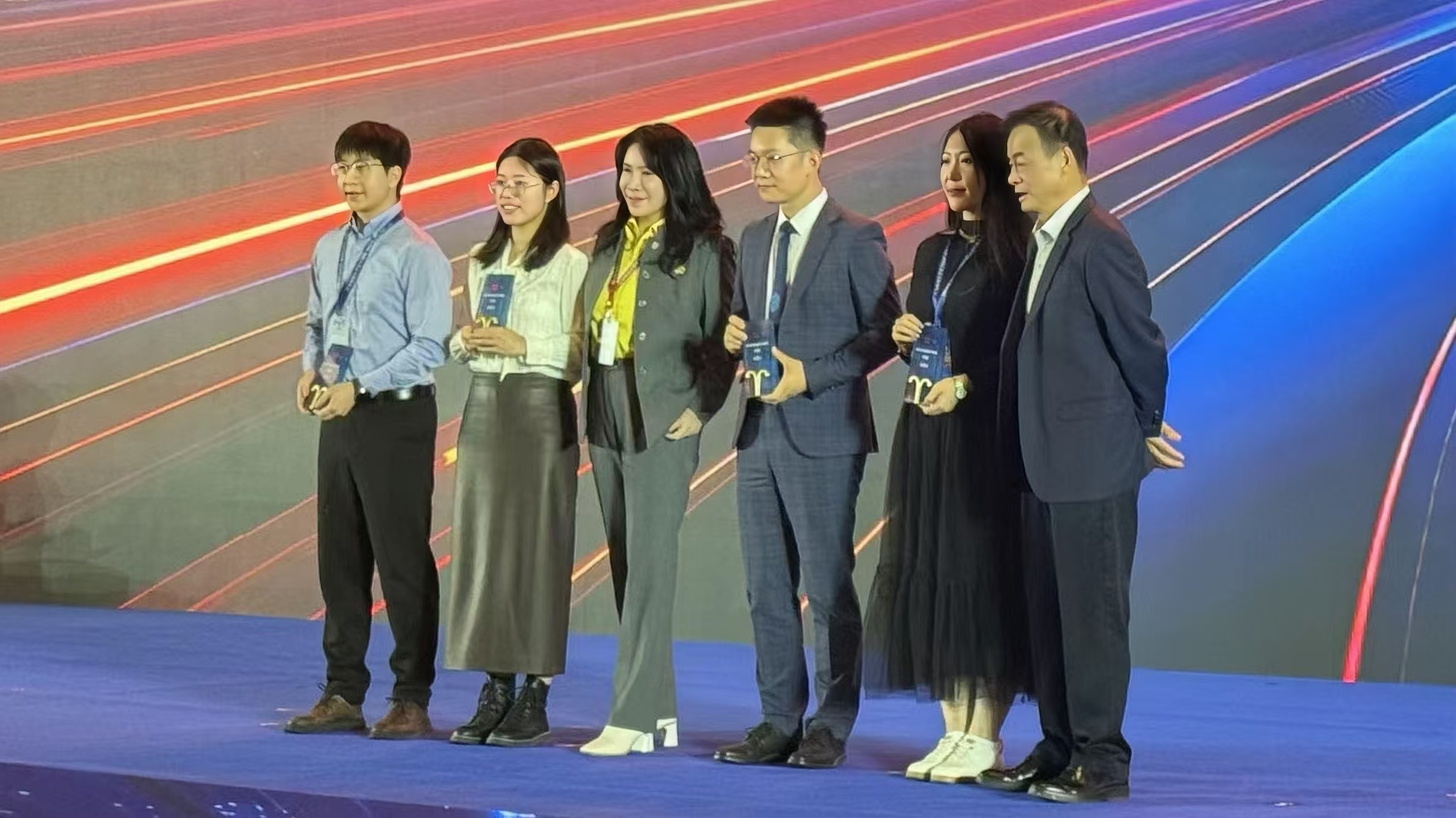 倍头条 | 尊龙时凯董事长权秋红受邀出席2024证券时报·新财富杂志分析师年会颁奖礼 